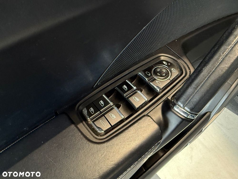 Porsche Cayenne - 23