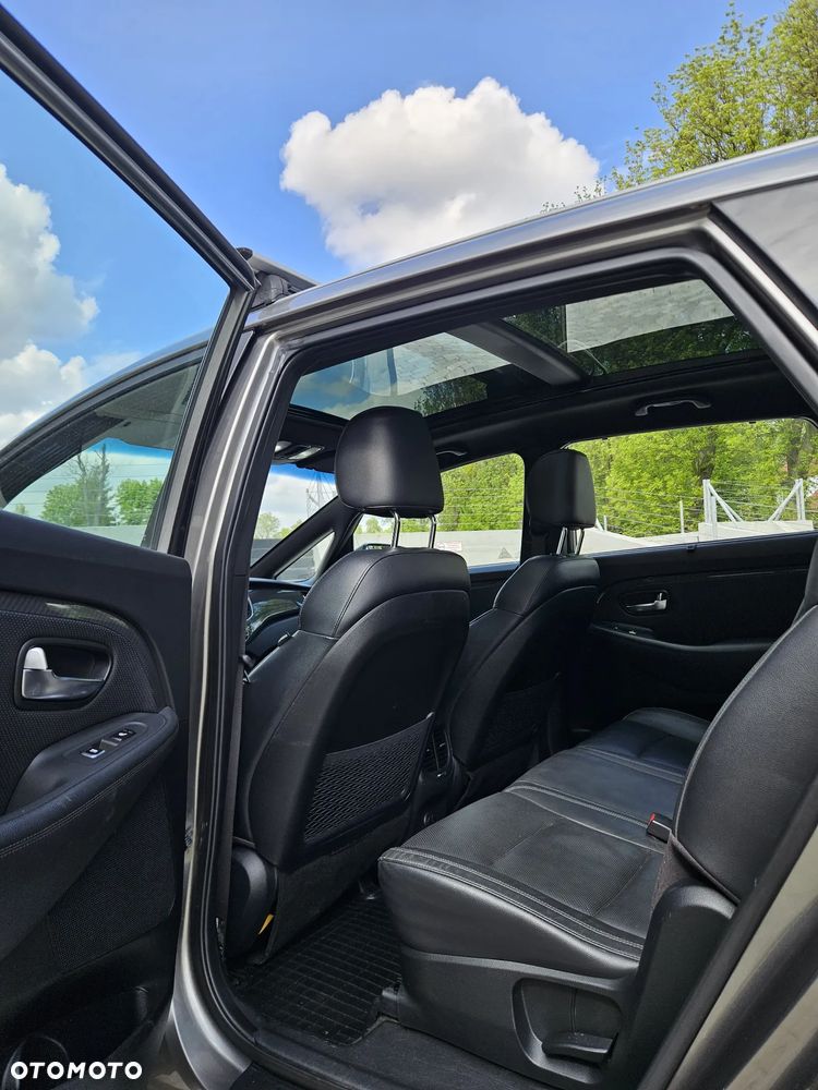 Kia Carens - 30
