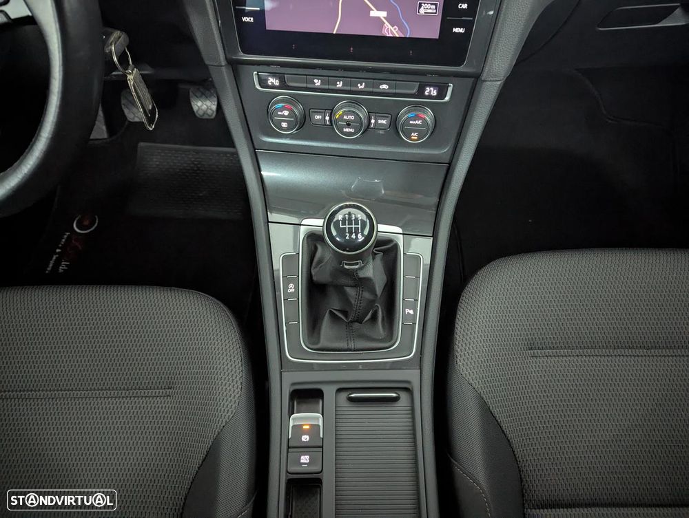 VW Golf 1.5 TSI Confortline - 21