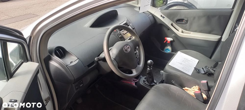 Toyota Yaris 1.33 Luna - 8