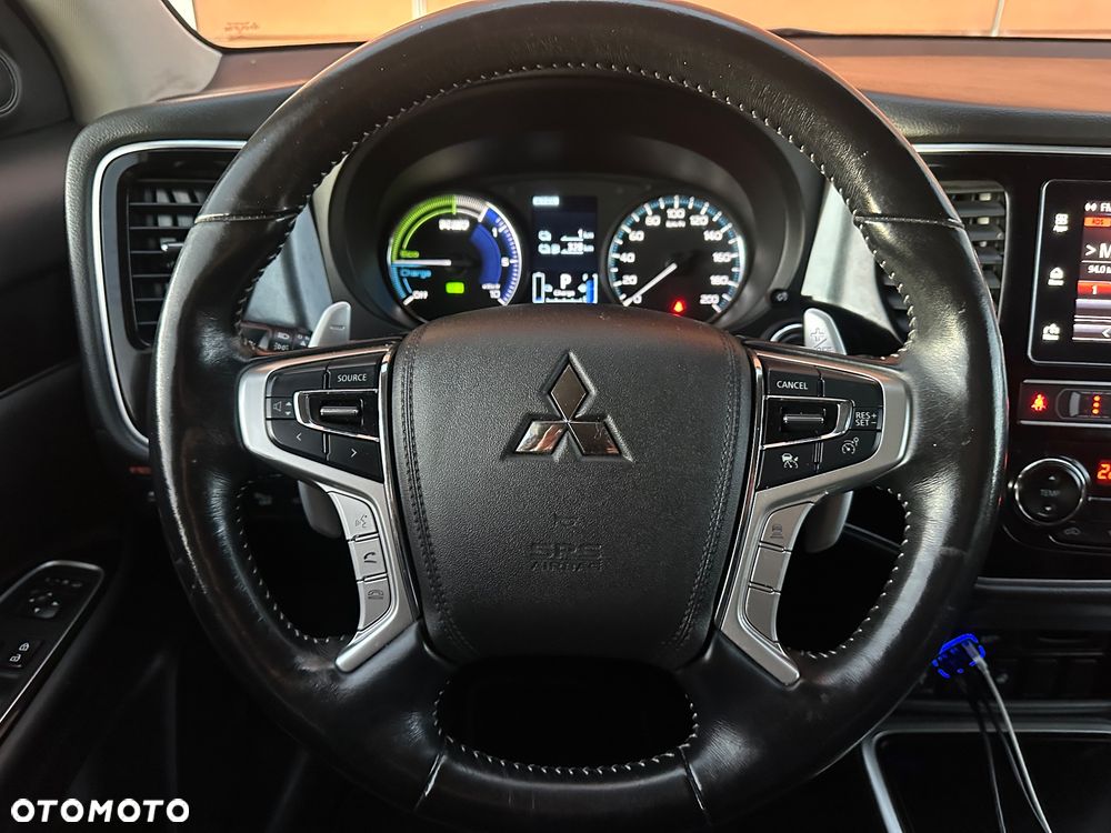 Mitsubishi Outlander - 25