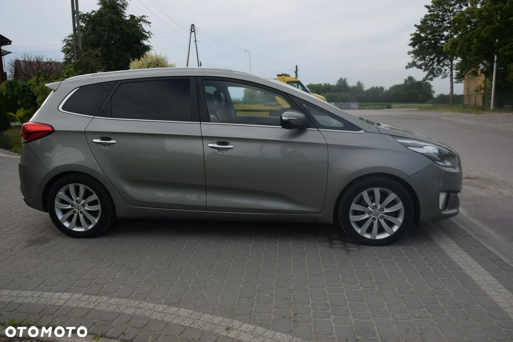 Kia Carens - 10