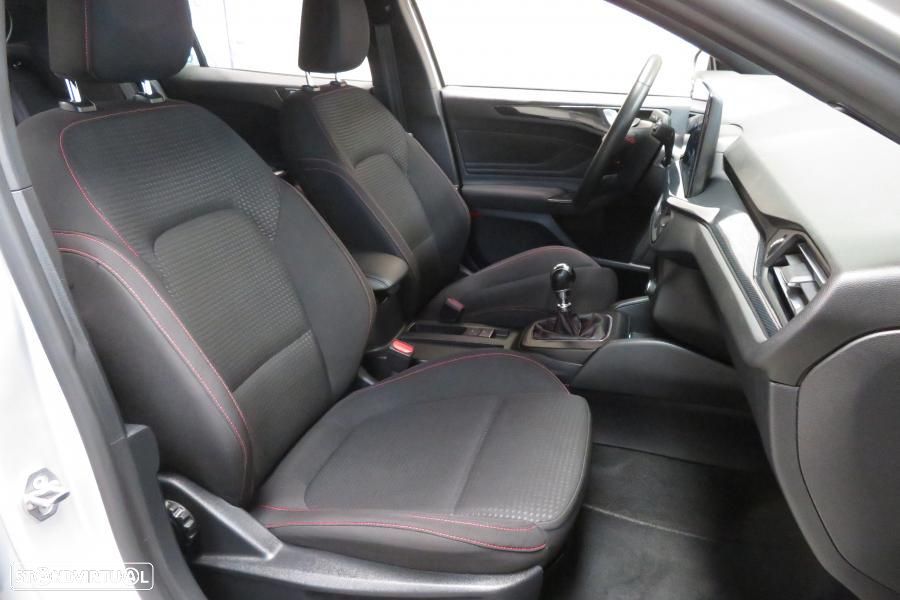 Ford Focus 1.0 EcoBoost MHEV ST-Line - 11