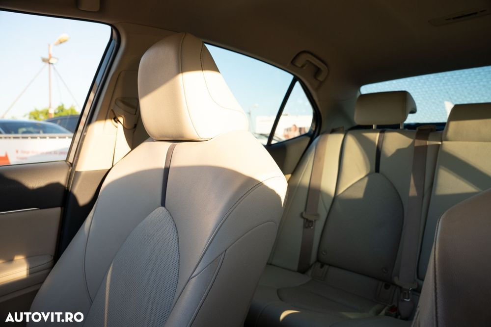 Toyota Camry 2.5 Dynamic - 18