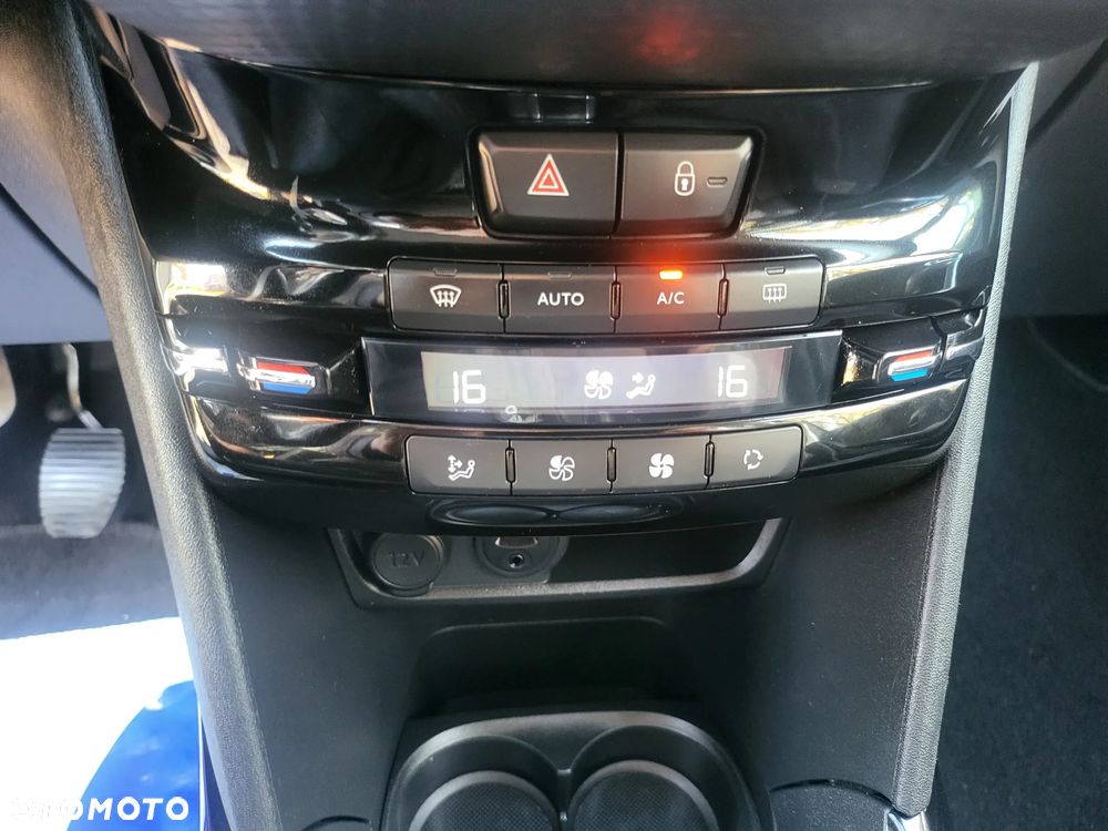 Peugeot 2008 1.2 Pure Tech Allure S&S - 23