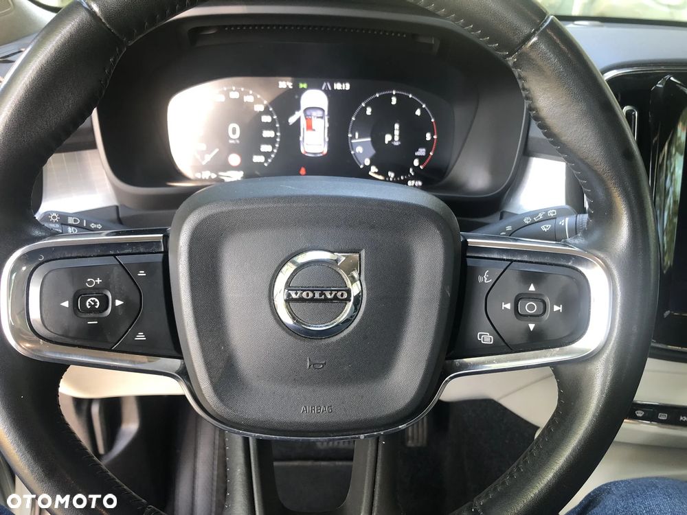 Volvo XC 40 - 18