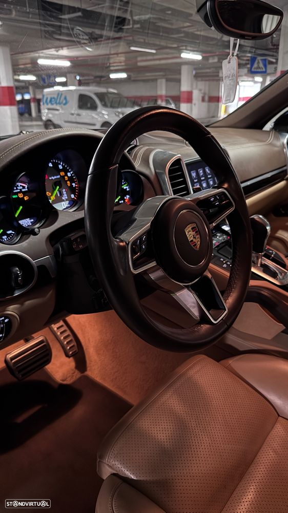 Porsche Cayenne S E-Hybrid - 36