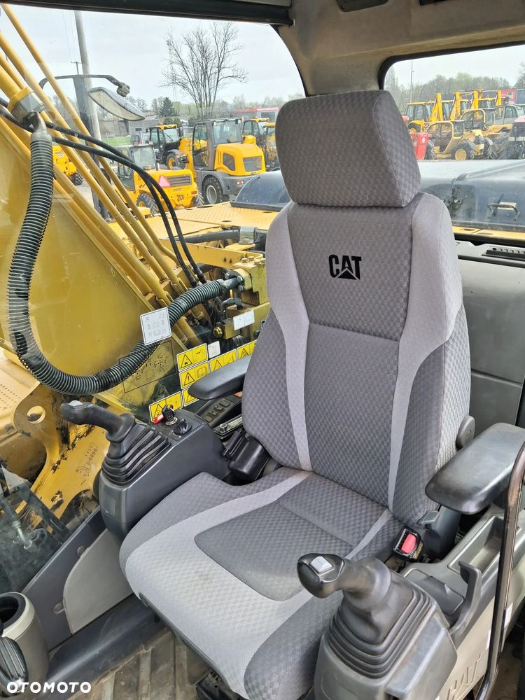 Caterpillar 320 D L - 9