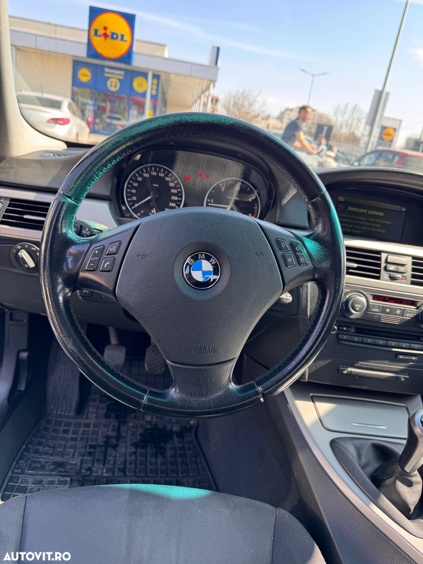 BMW Seria 3 320d - 25
