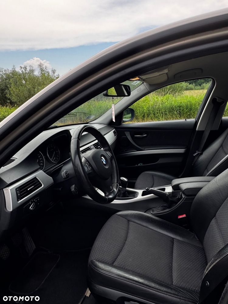 BMW Seria 3 318i - 15