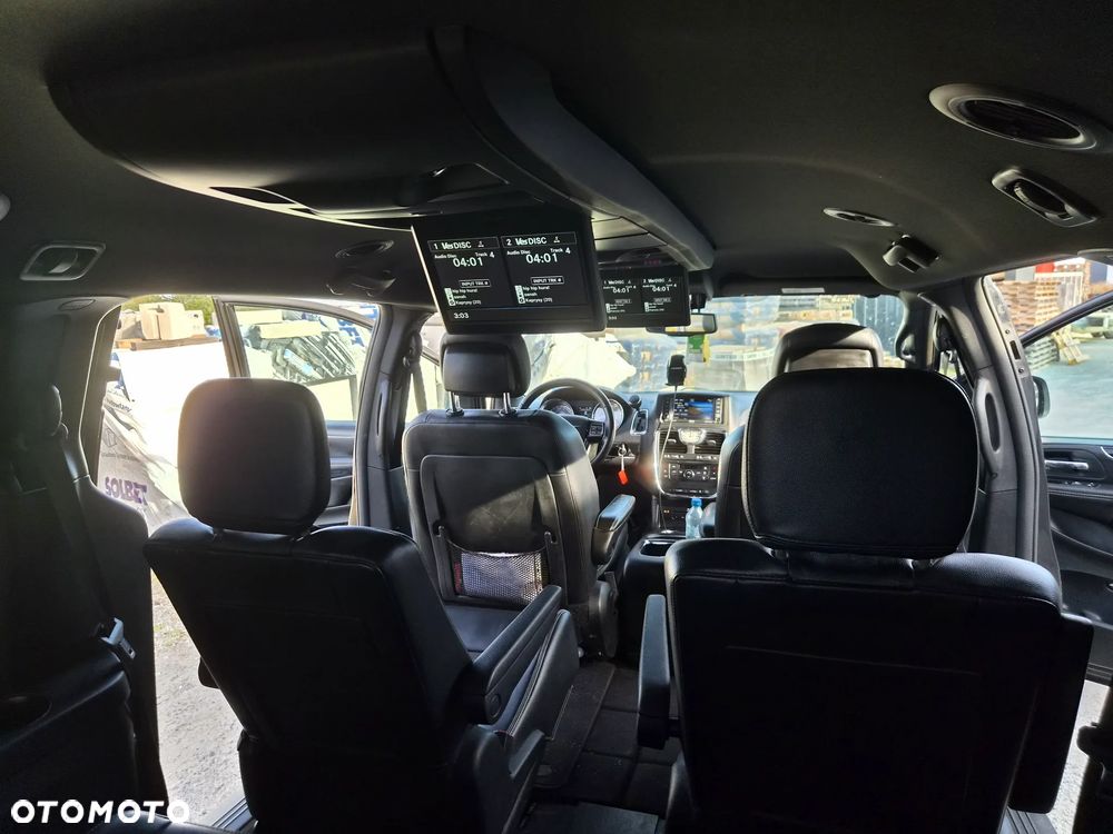 Chrysler Town & Country - 2