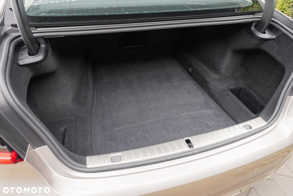 BMW Seria 7 730Ld xDrive mHEV - 35