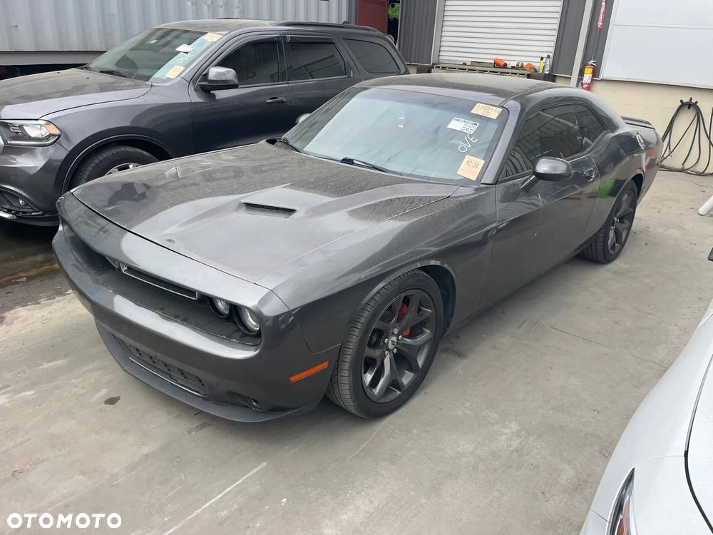 Dodge Challenger - 8
