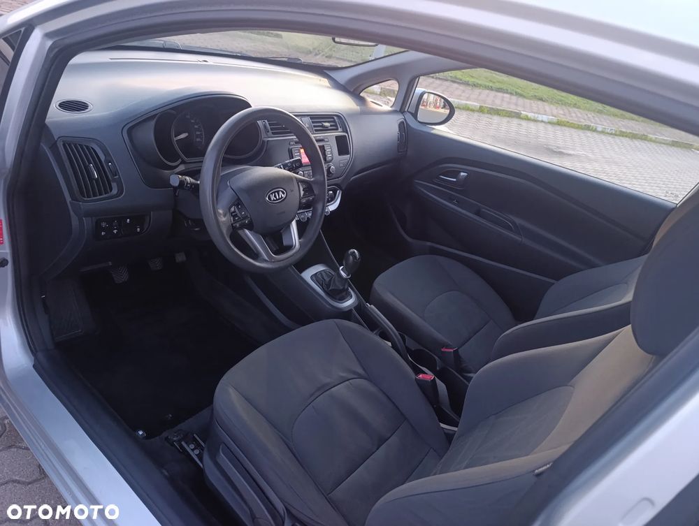 Kia Rio - 10