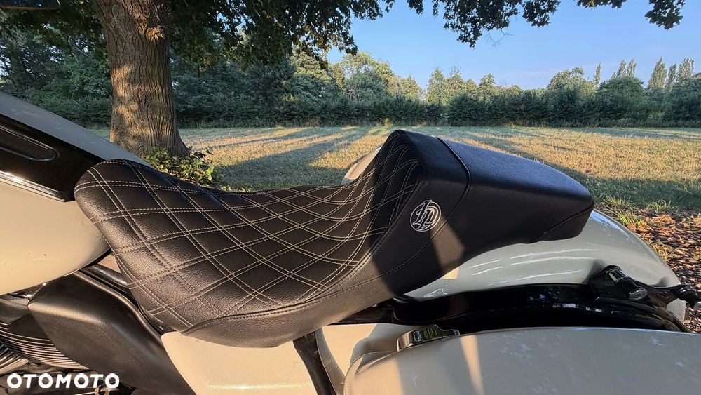 Harley-Davidson Touring Road Glide - 8