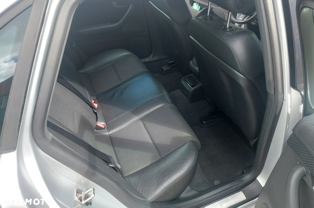 Audi A4 Limousine - 8
