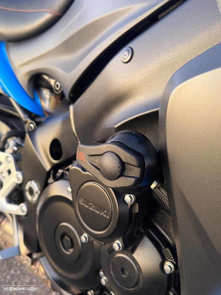 Suzuki GSX - 4