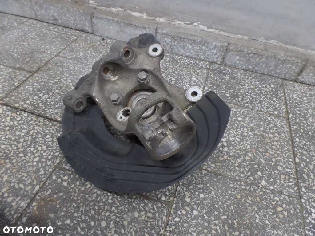 BMW 3 E90 E92 M3 4.0 V8 PIASTA ZWROTNICA PRZOD LEWA 2283435 31212283435 - 4