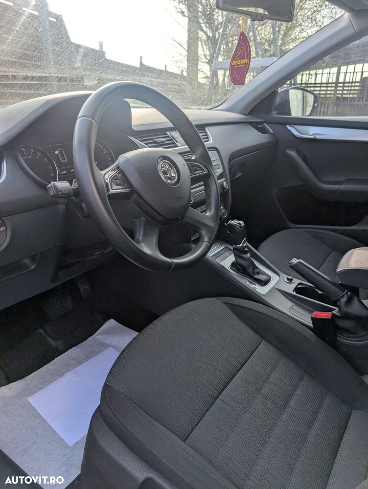 Skoda Octavia 1.6 TDI ELEGANCE DSG - 6