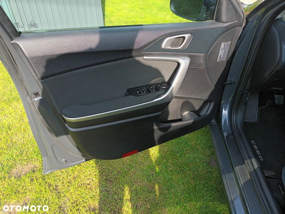 Kia Ceed - 11