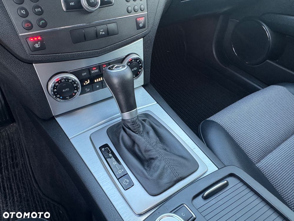 Mercedes-Benz Klasa C 180 CGI Automatik BlueEFFICIENCY Avantgarde - 36