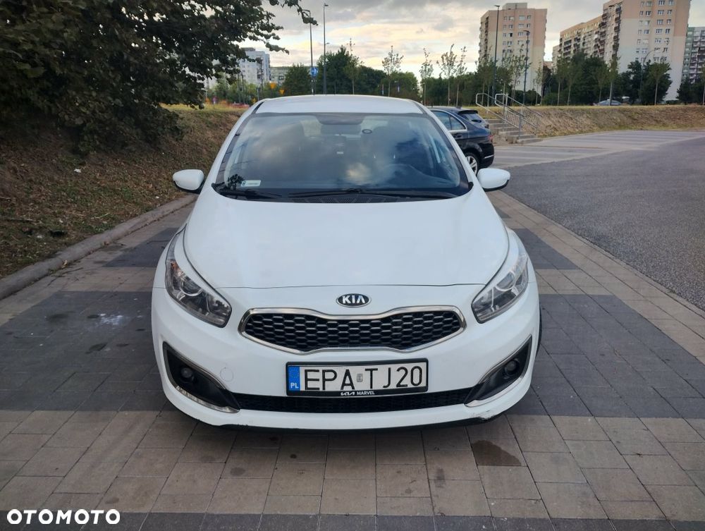 Kia Ceed - 4