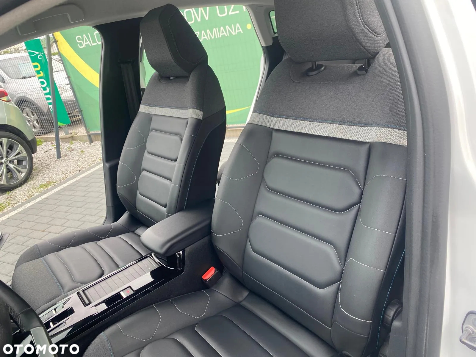 Citroën C4 PureTech 130 Stop&Start EAT8 SHINE - 8