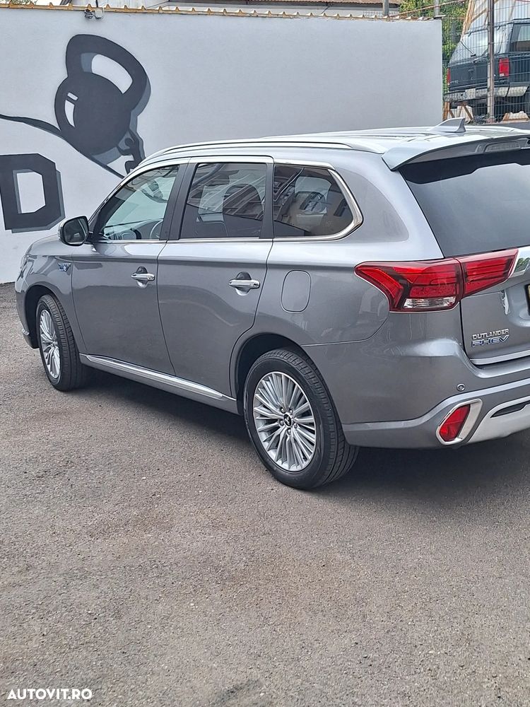 Mitsubishi Outlander 2.4 4WD Diamant+ - 3
