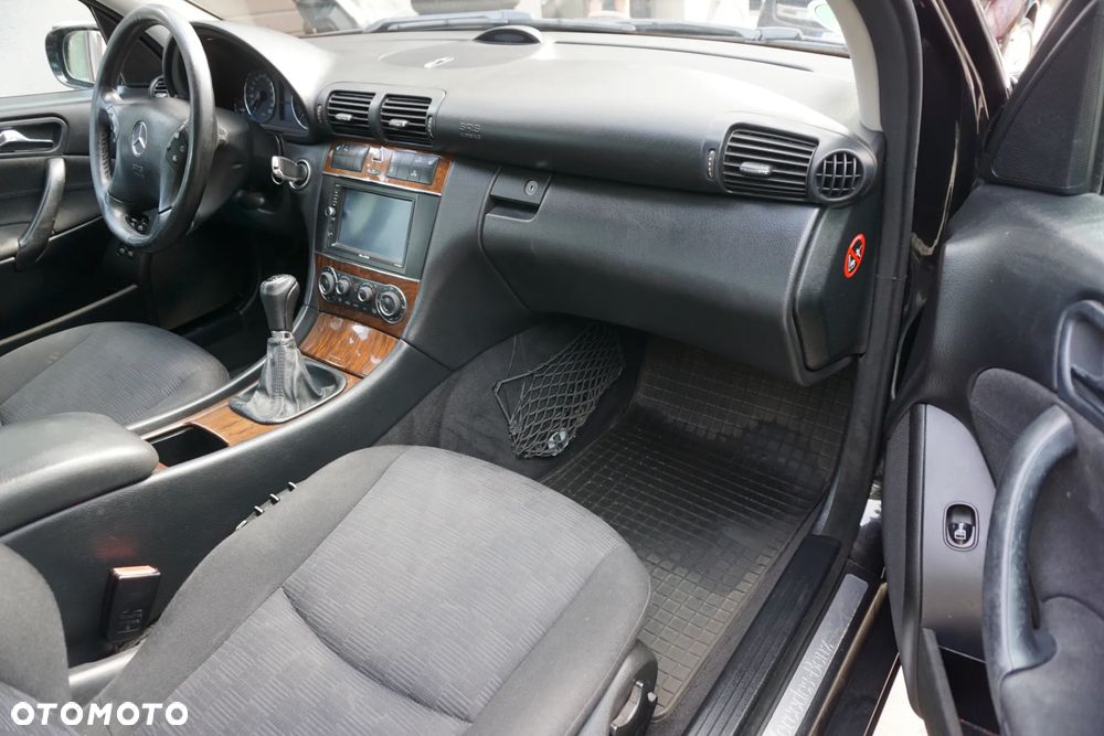 Mercedes-Benz Klasa C 200 CDI Elegance - 15