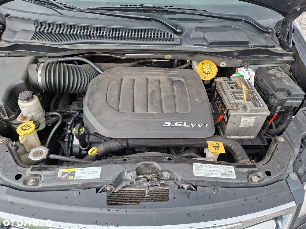 Chrysler Town & Country - 19