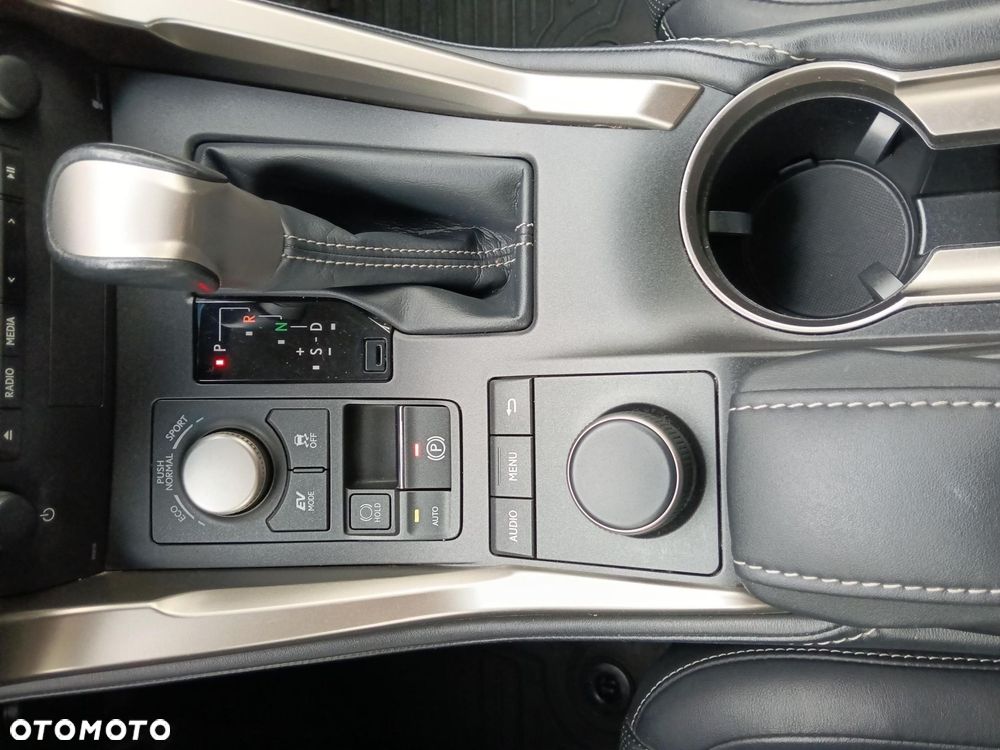 Lexus NX 300h Comfort AWD - 24