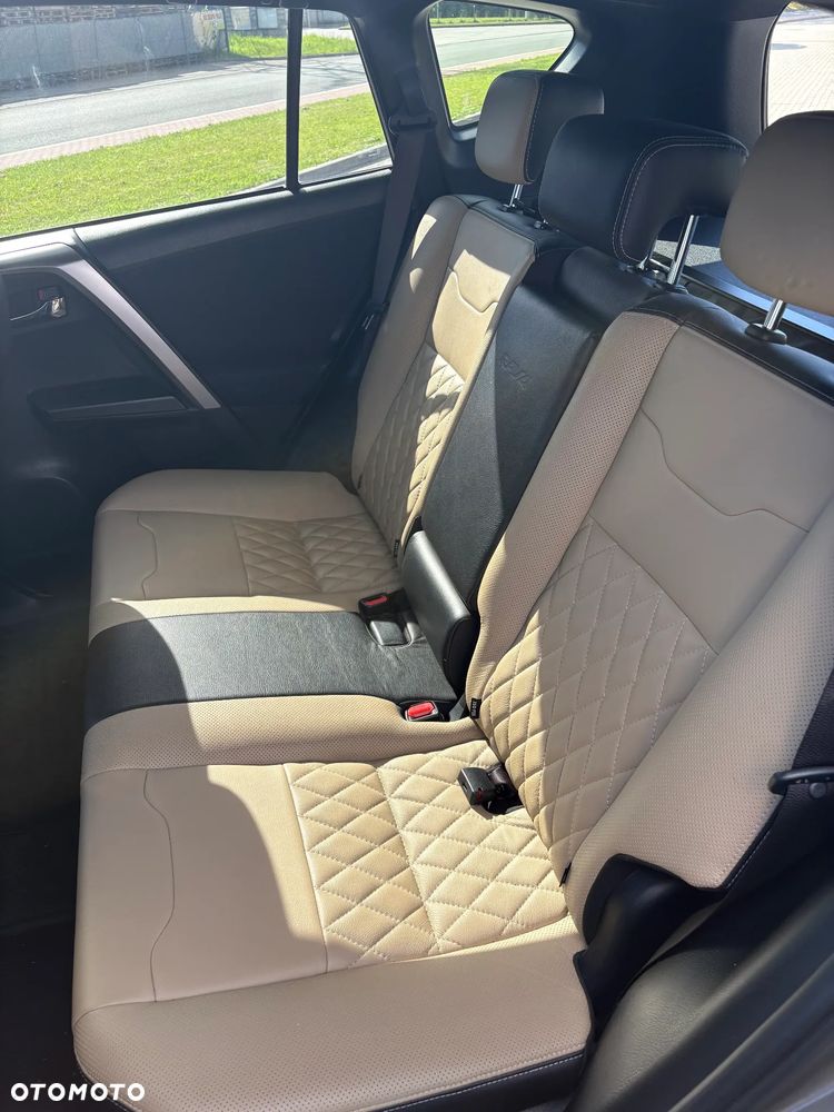 Toyota RAV4 Hybrid Prestige 4x4 - 6