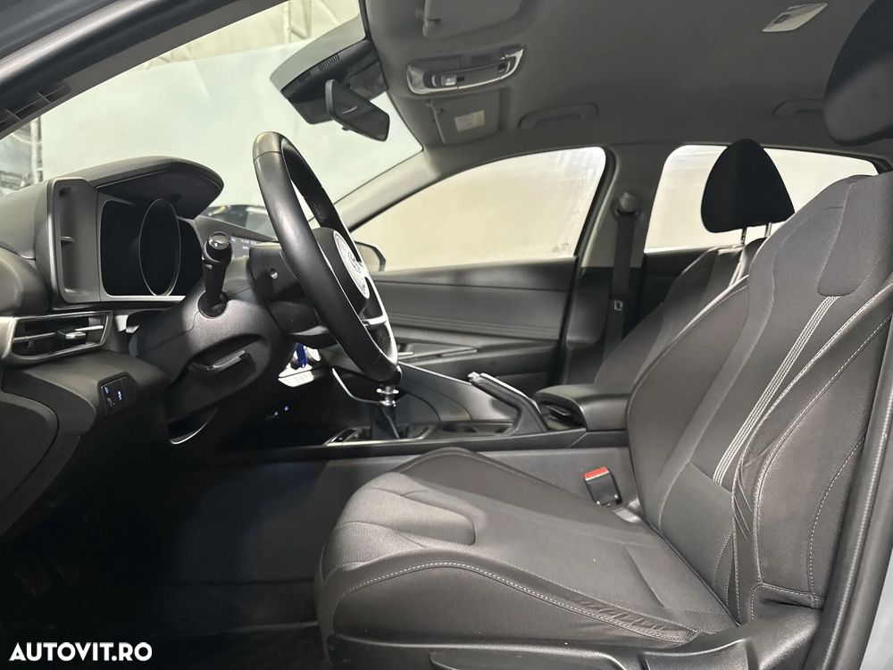 Hyundai Elantra - 22