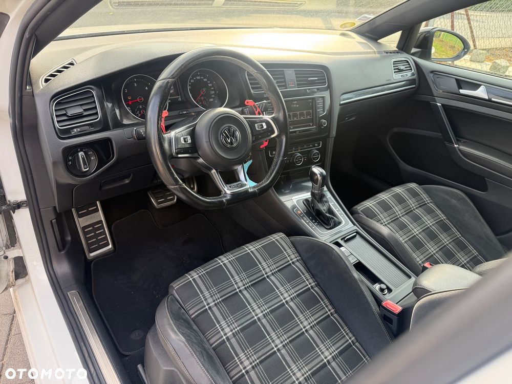 Volkswagen Golf - 10