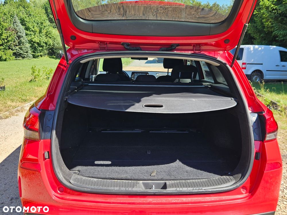 Hyundai i30 1.6 D Comfort - 12