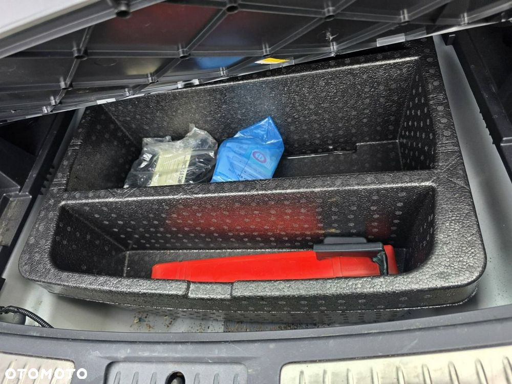 Toyota Avensis 2.0 Premium EU5 - 28