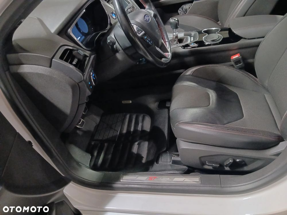 Ford Mondeo - 34