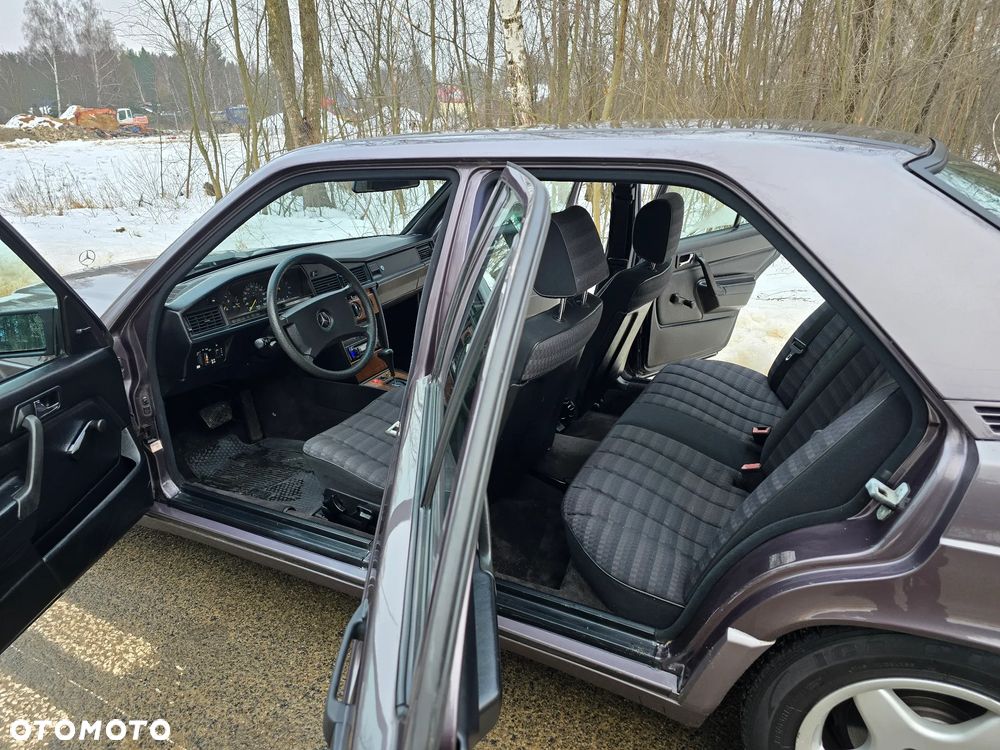 Mercedes-Benz W201 (190) - 18