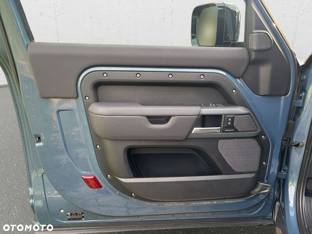 Land Rover Defender - 10