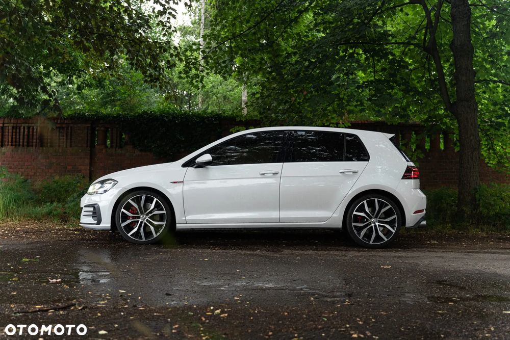Volkswagen Golf - 8