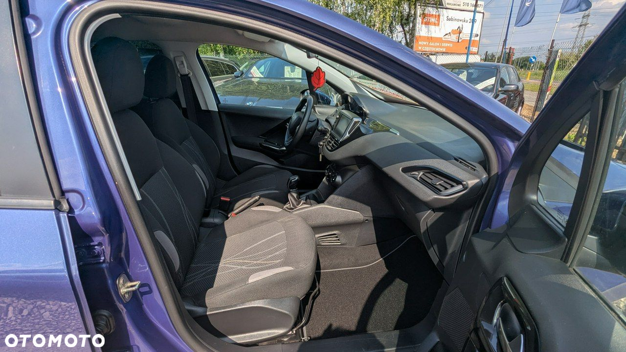 Peugeot 208 - 17