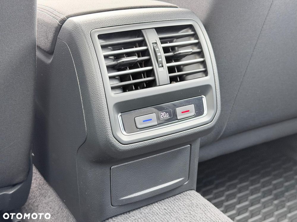 Volkswagen Passat - 12