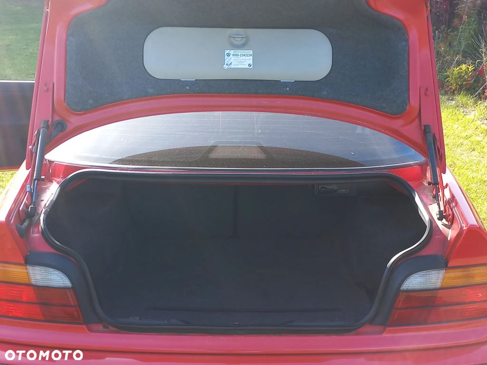 BMW Seria 3 320i - 25