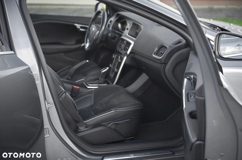 Volvo V40 D3 Geartronic RDesign - 27