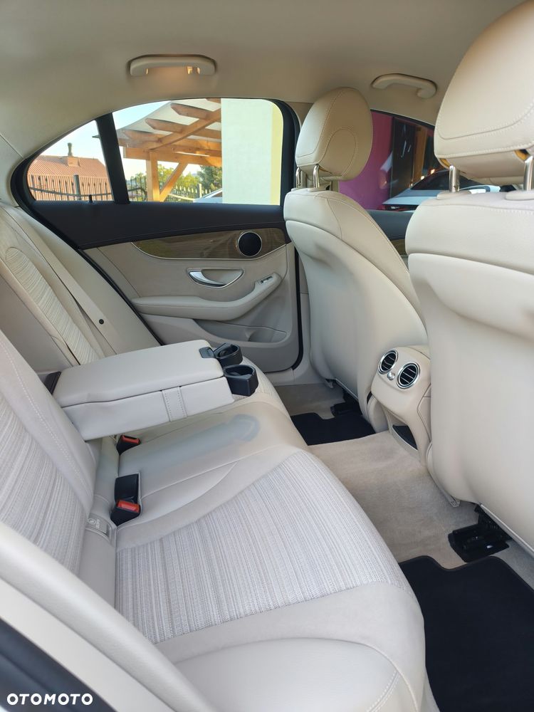 Mercedes-Benz Klasa C 200 4-Matic 7G-TRONIC - 36