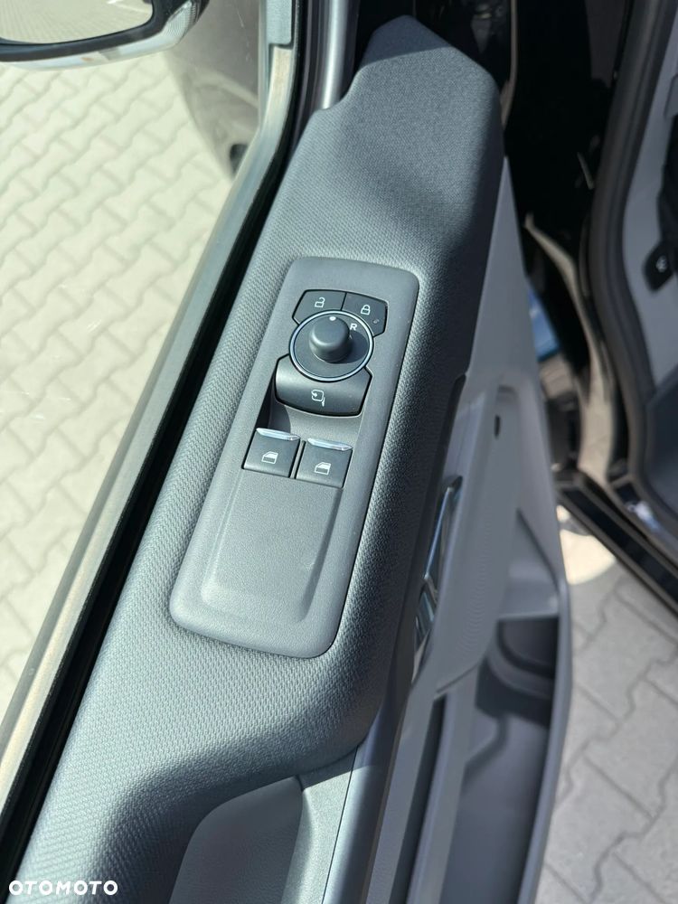 Ford Tourneo Custom - 27