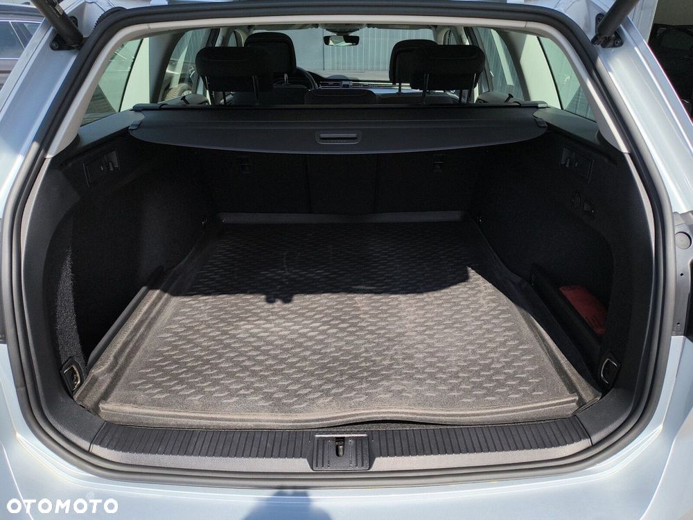 Volkswagen Passat - 13