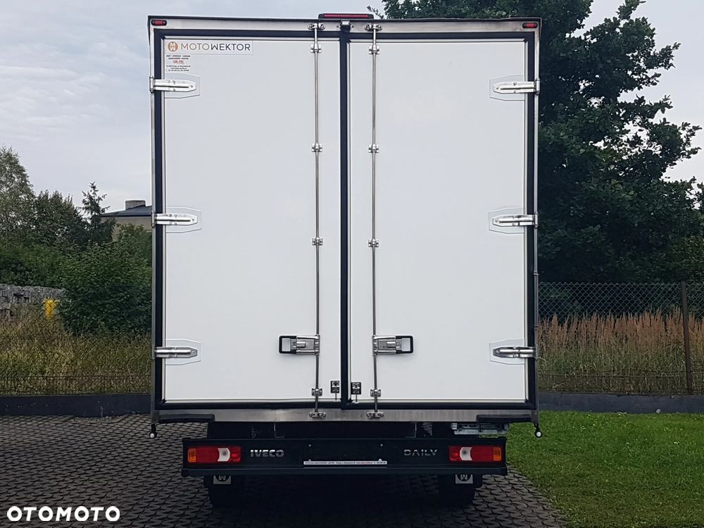 Iveco DAILY KONTENER 8EP KLIMA 4,23x2,24x2,25 3,0-160KM 35S16 KRAJOWY MANUAL 6-BIEGÓW - 16