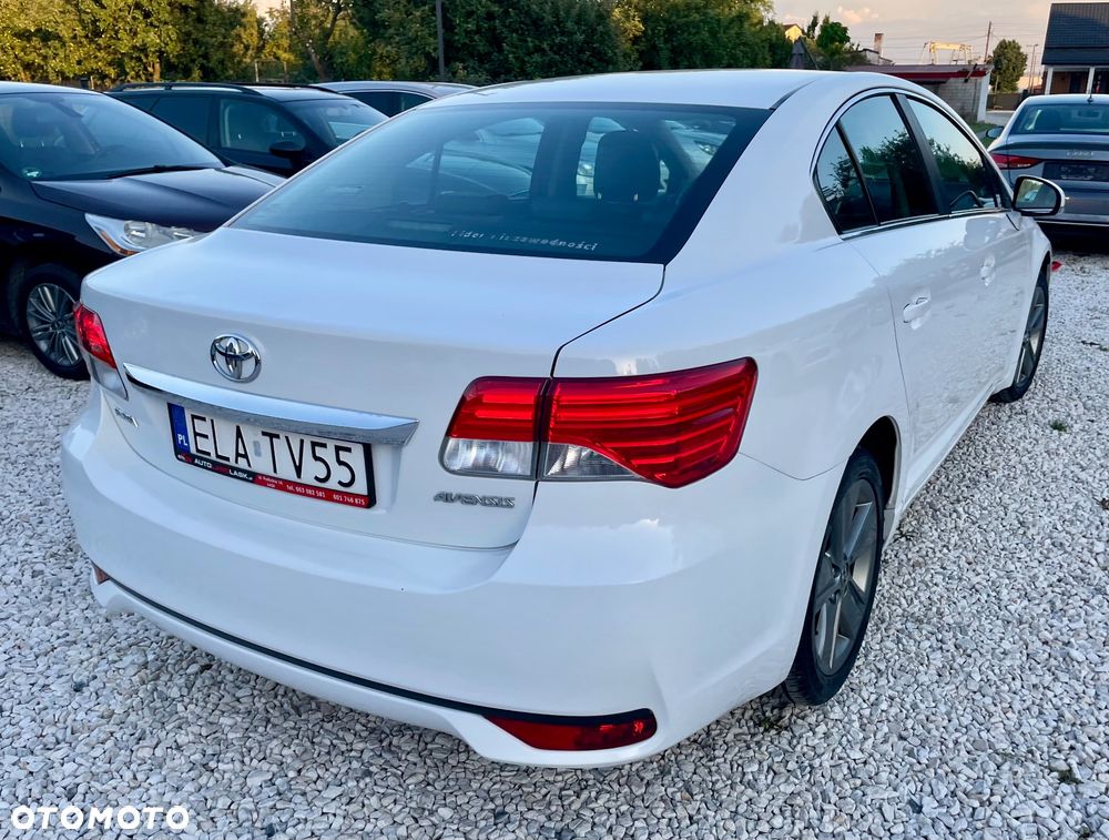 Toyota Avensis 2.0 D-4D Premium - 9
