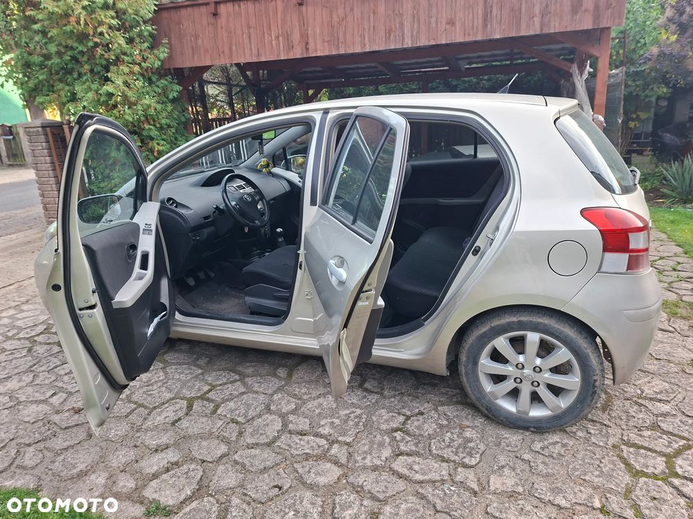 Toyota Yaris - 12